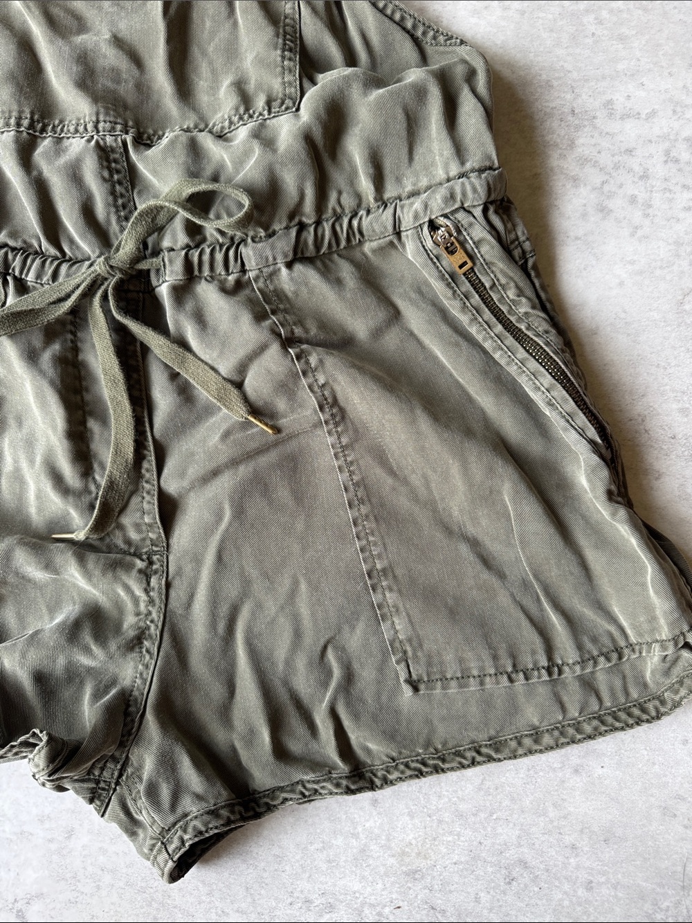 Wilfred Free Aritzia Olive Utility Shortalls Romper Size M - Picture 3 of 8